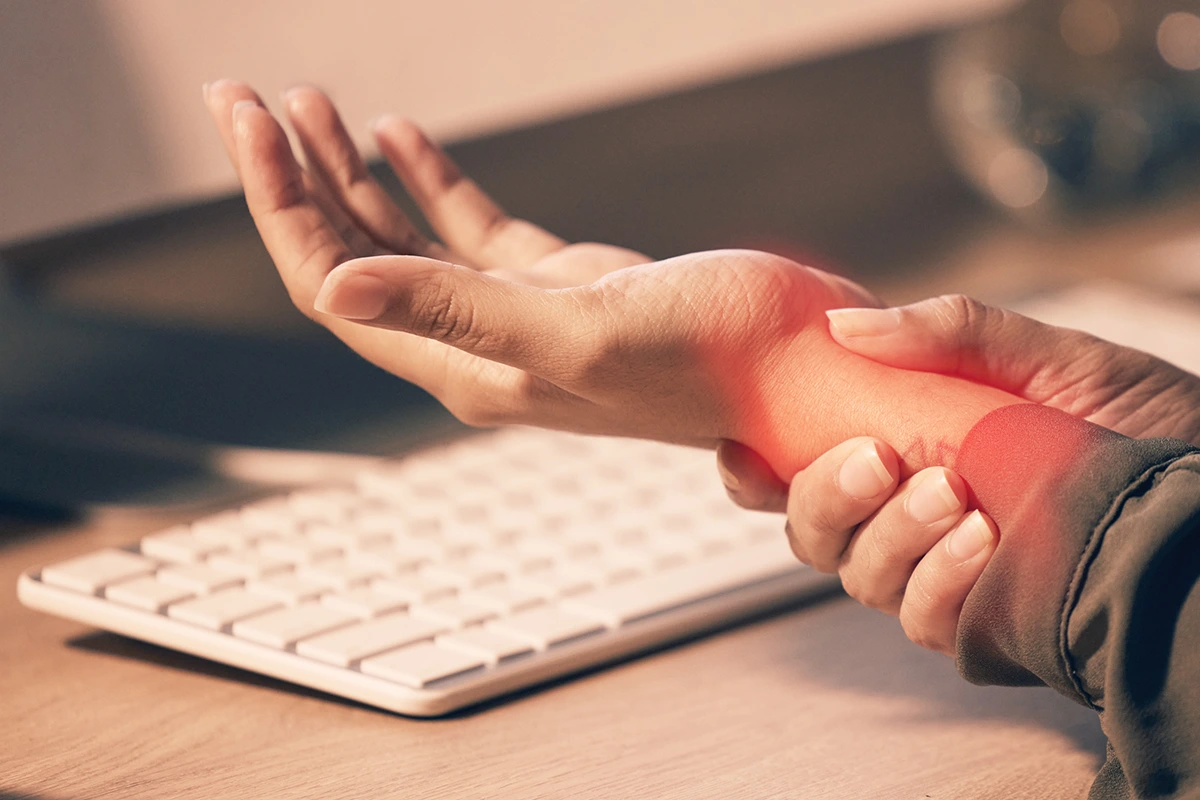 Handschmerzen durch Büroarbeit – Handtherapie-Dresden Neustadt bei Sehnenscheidenentzündung der Hand am Arbeitsplatz